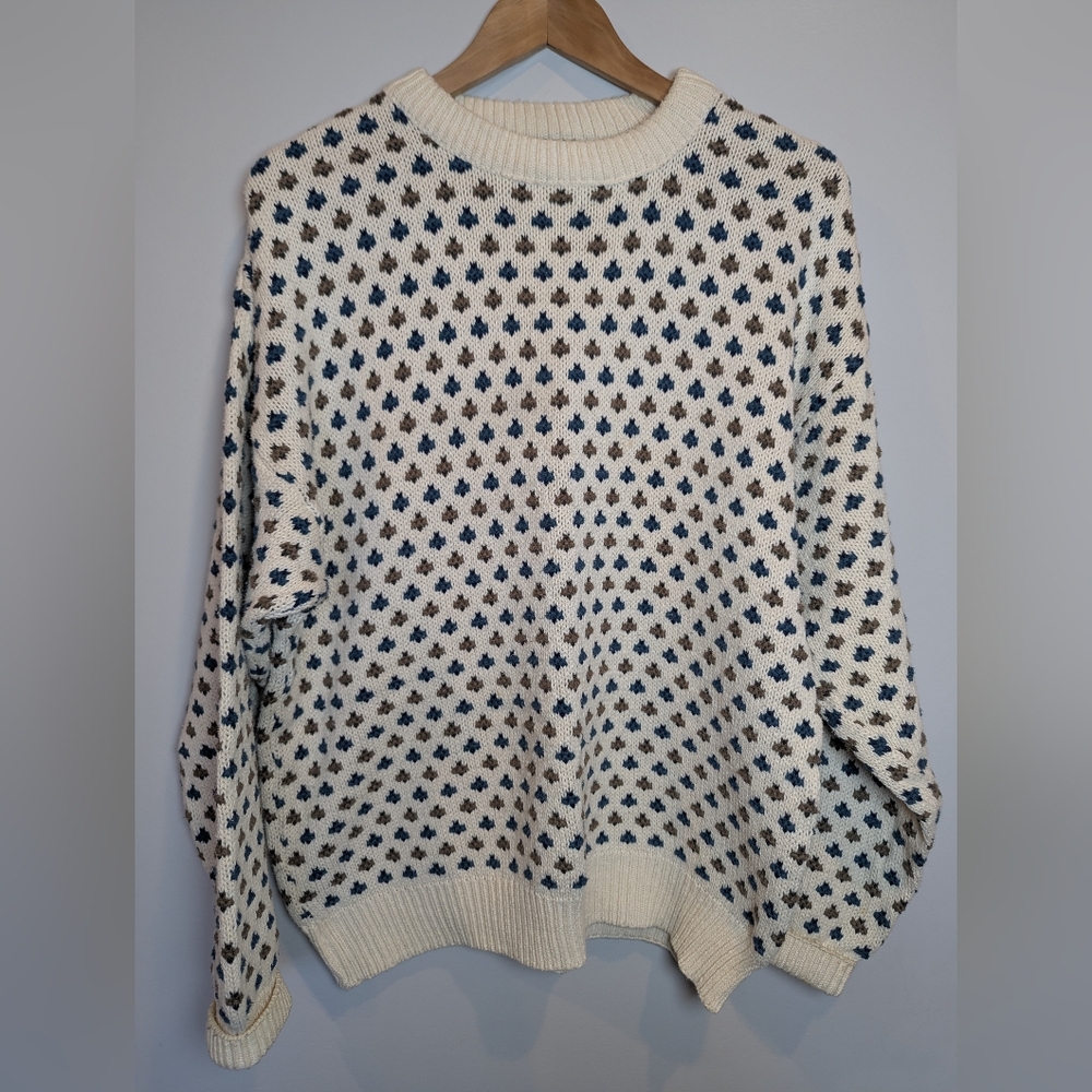 Vintage Eddie Bauer Men's Size M Cream and Blue Birdseye Patterned Sweater